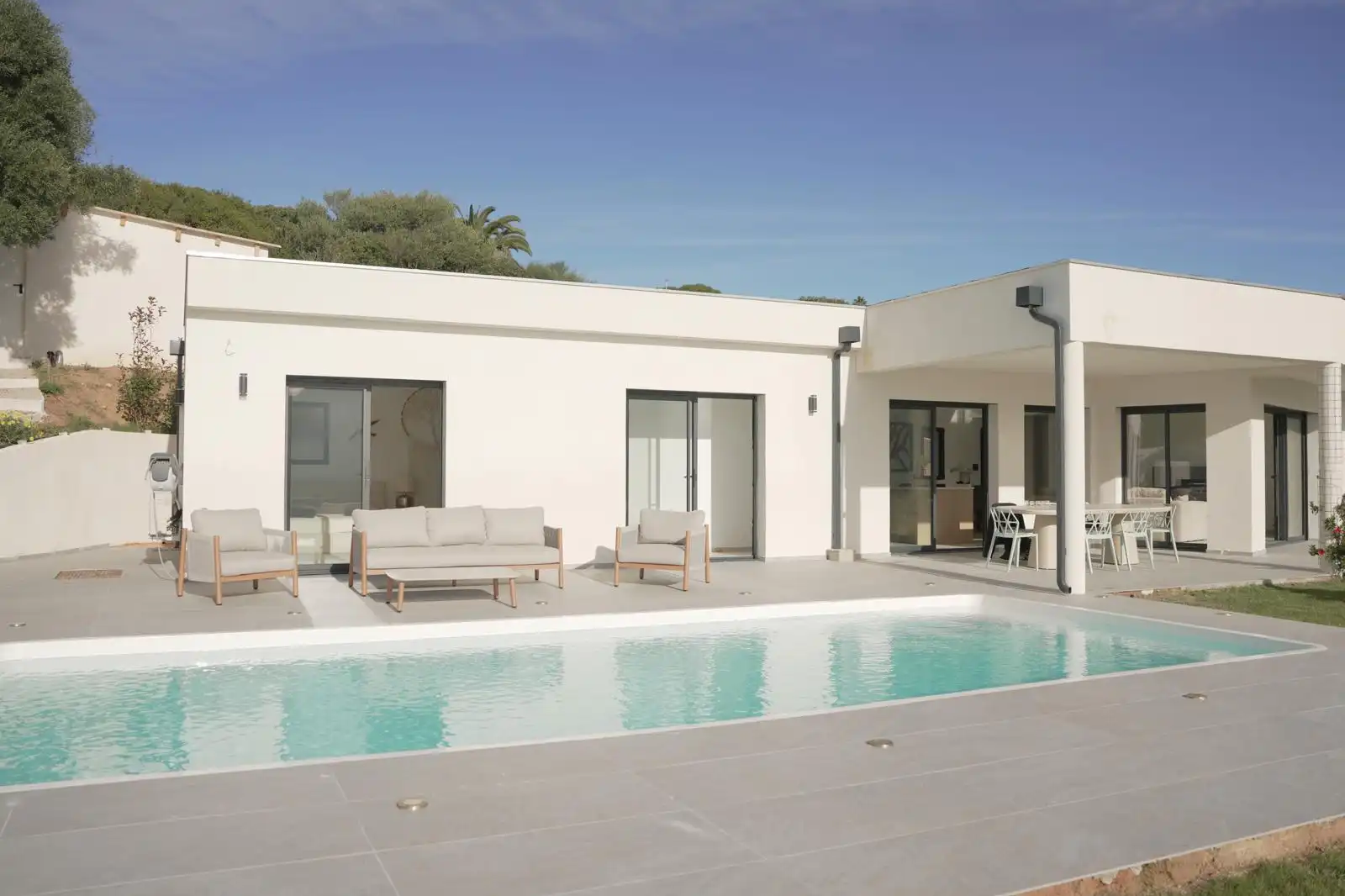 Vue sur la villa de l’extérieure